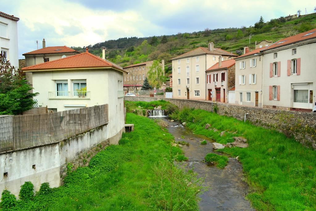 La Mezzanine Apartment Satillieu Bagian luar foto